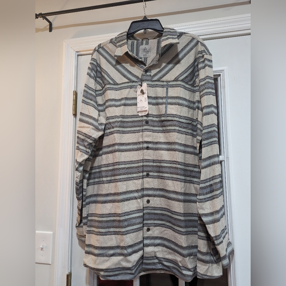 Men's XL Ascend striped shirt